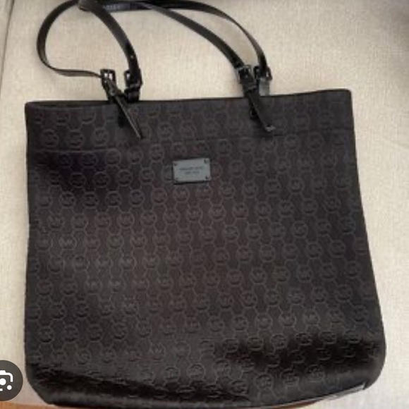 Michael Kors Handbags - Michael Kors Neoprene Jet Set Tote Bag